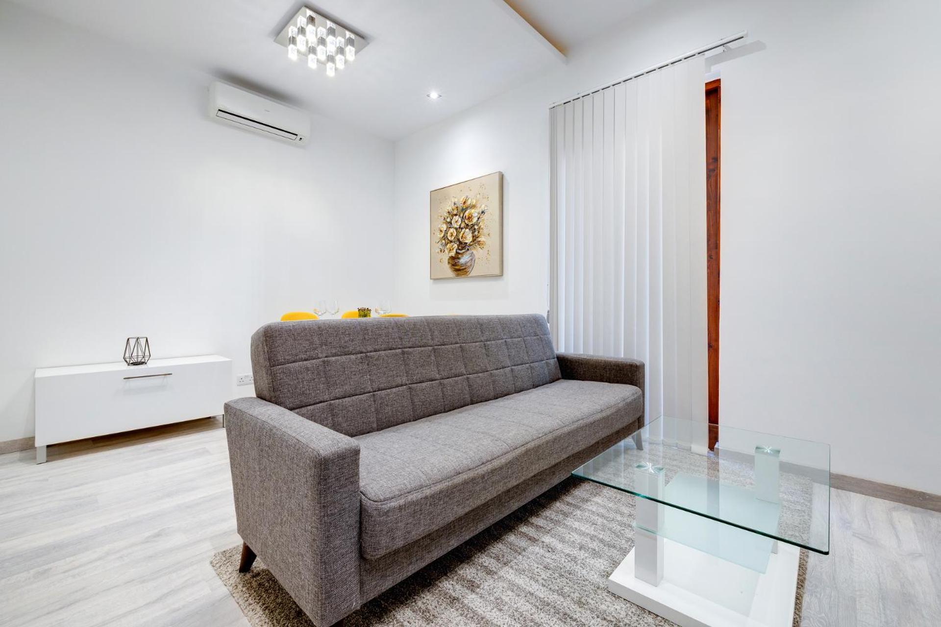 Stylish 2br Steps To The Promenade