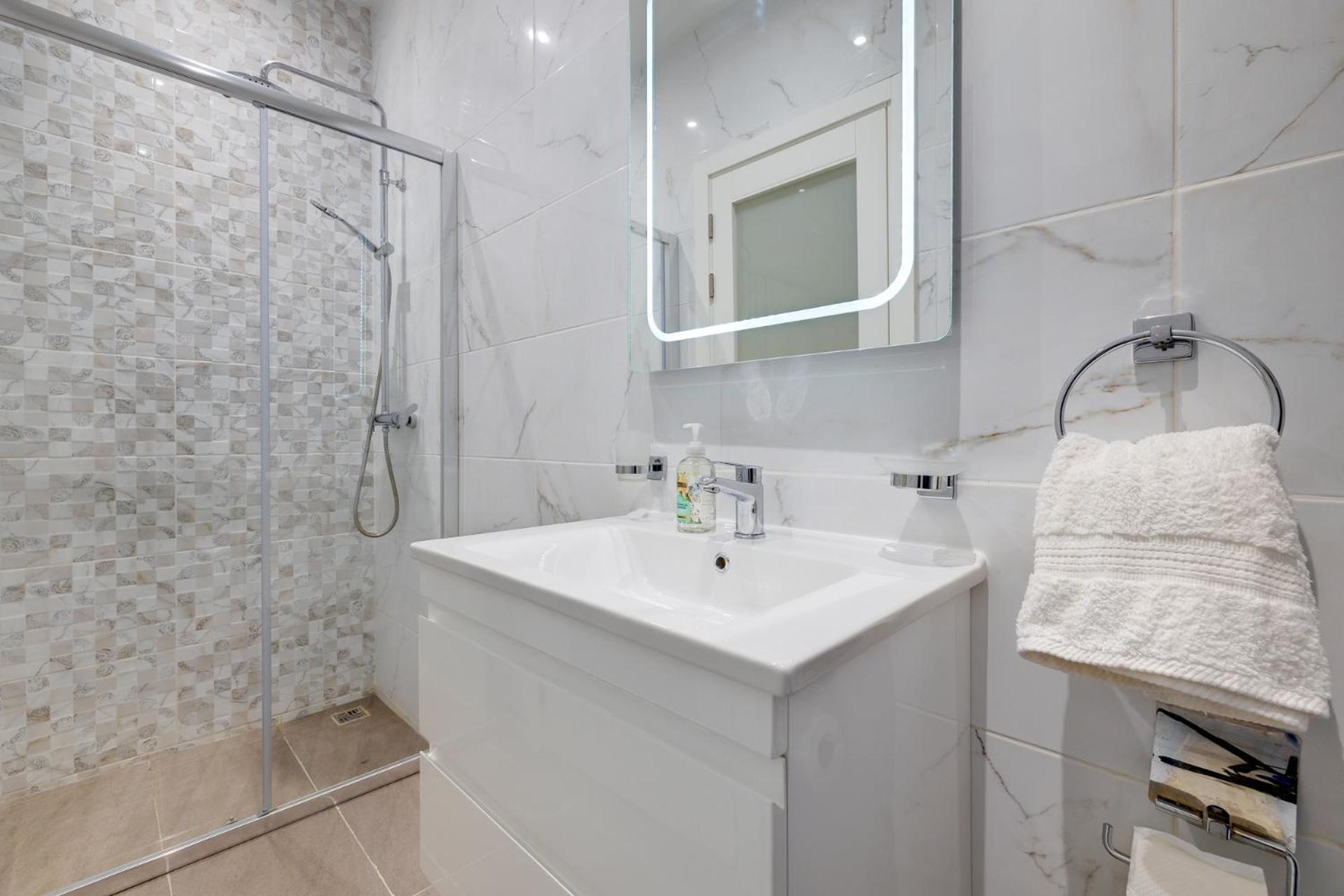Stylish 2br Steps To The Promenade Appartement Sliema