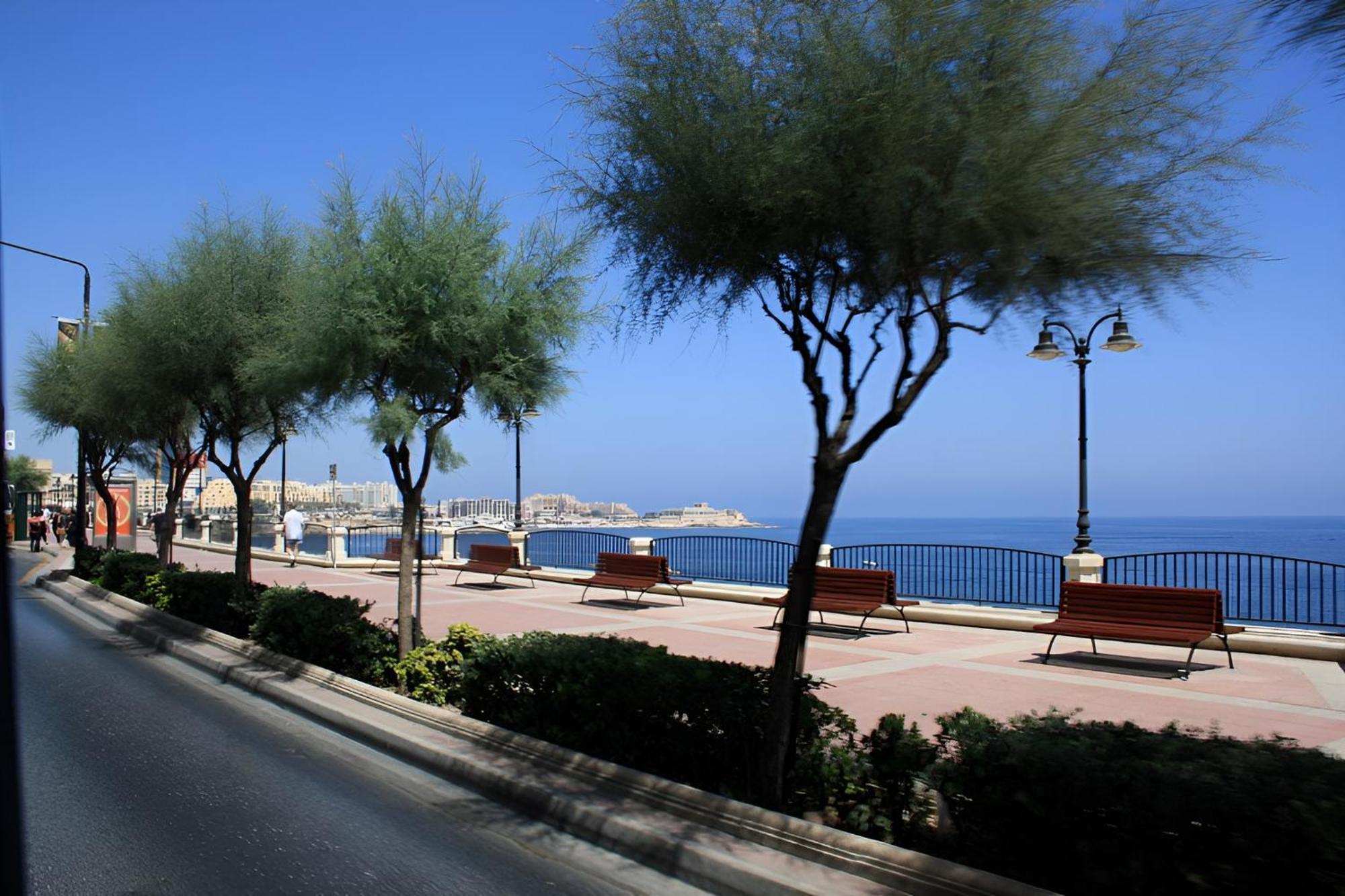 Stylish 2br Steps To The Promenade