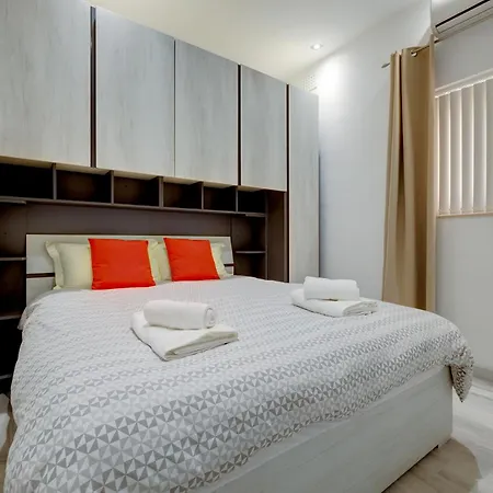 Stylish 2Br Apartment Steps To The Promenade Sliema Exterior photo