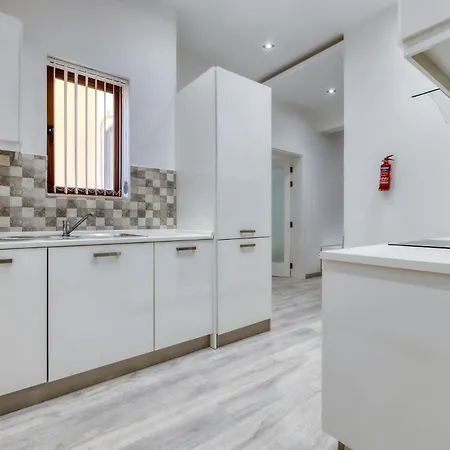 Stylish 2Br Apartment Steps To The Promenade Sliema Exterior photo