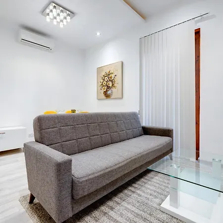 Stylish 2Br Apartment Steps To The Promenade Sliema Exterior photo