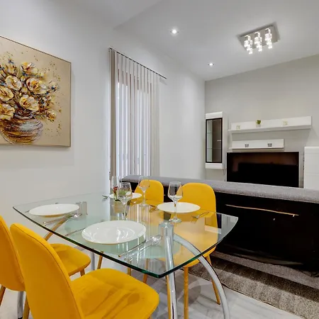 Stylish 2Br Apartment Steps To The Promenade Sliema Exterior photo