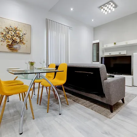 Stylish 2Br Apartment Steps To The Promenade Sliema Exterior photo