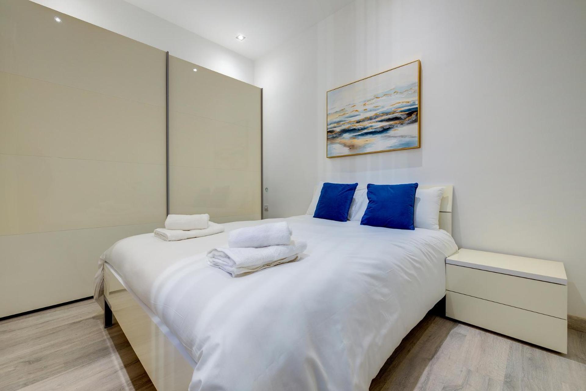 Stylish 2br Steps To The Promenade
