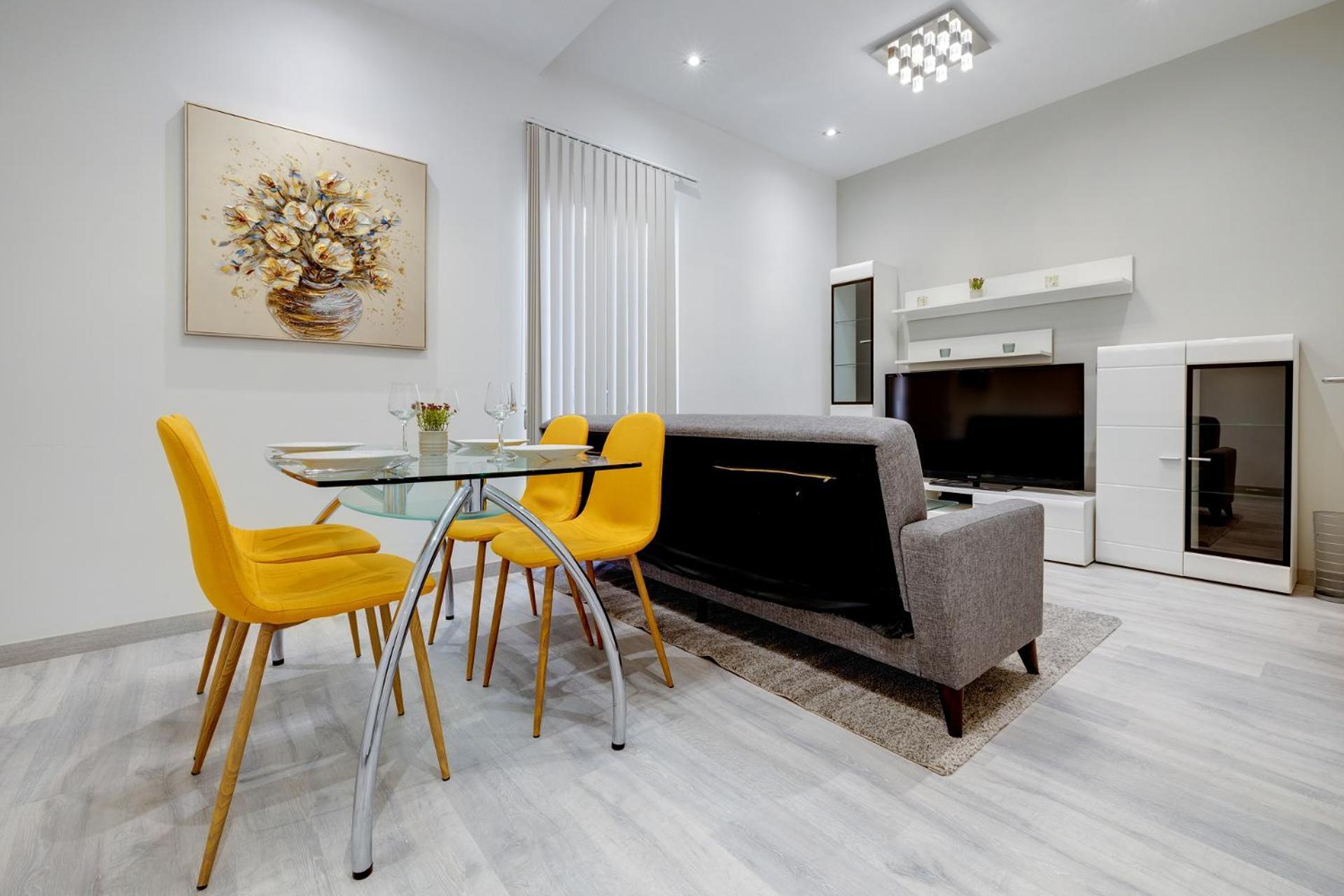Stylish 2br Steps To The Promenade *